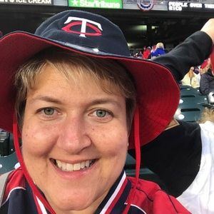 Meet your Posher, Stephanie